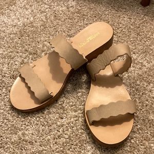 Sophia Milano scallop sandals size 8.5